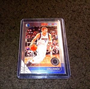 Luka Doncic nba hoops premium base panini